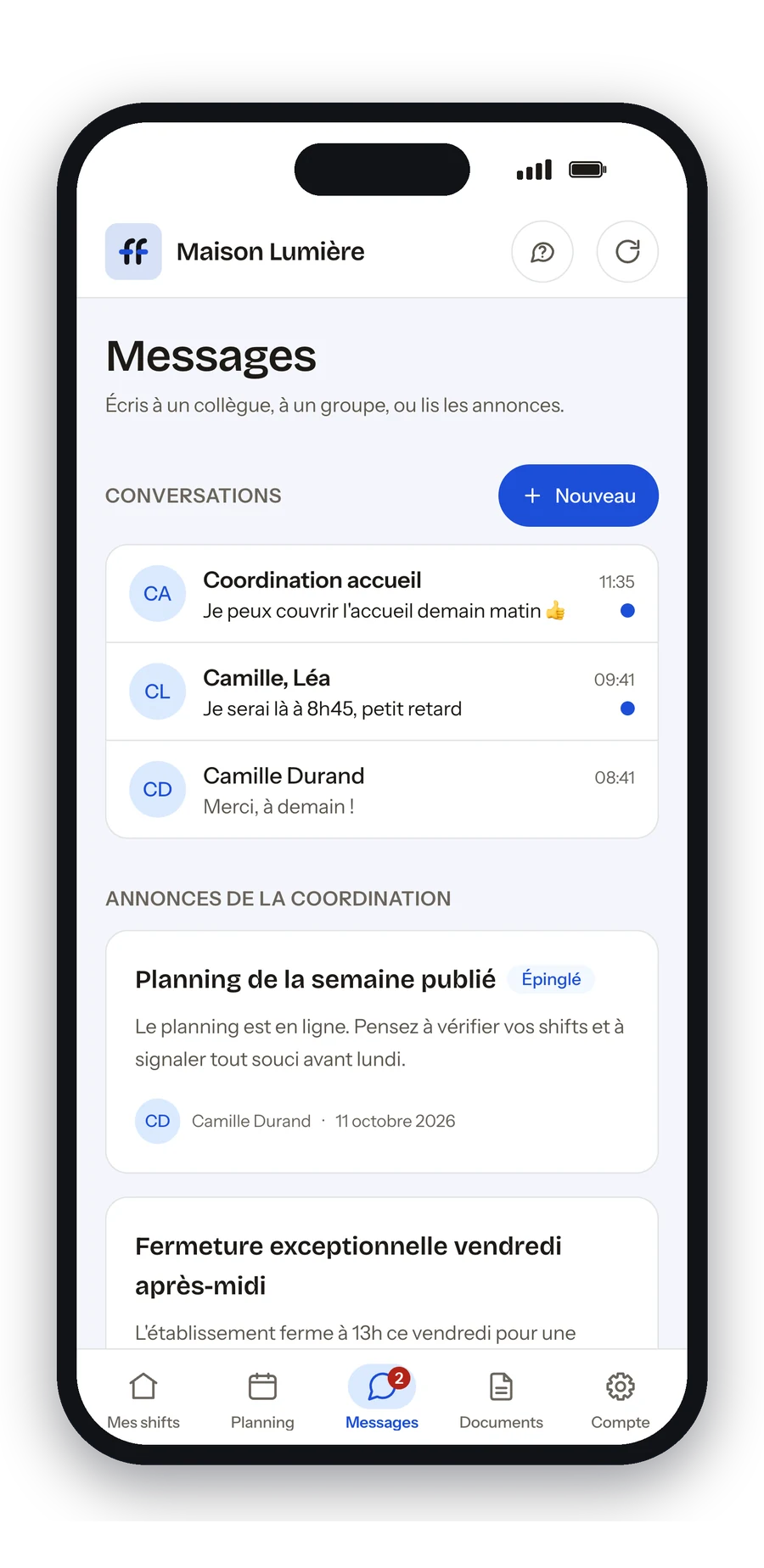 La messagerie d’équipe de Staff sur le téléphone d’un salarié : les fils de discussion et les annonces